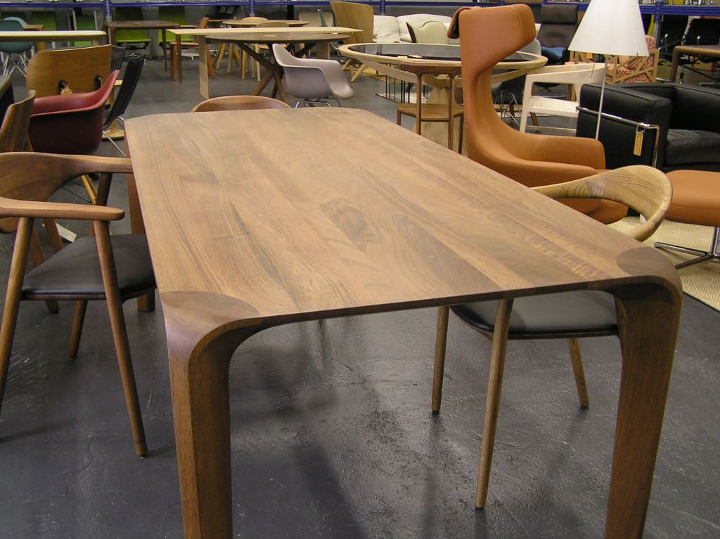 Zelfgenoegzaamheid cafetaria zonlicht Artisan Flow tafel, Europees walnoot, 220/90/76 cm, ongebruikt | DoDesign