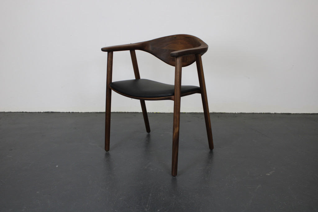 Artisan Naru stoel, Europees walnoot, zwart | DoDesign
