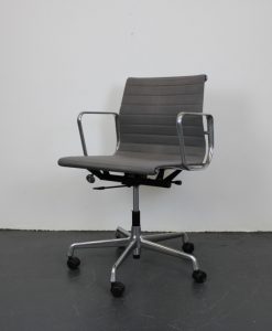 Vitra Eames EA 117 bureaustoel, grijs hopsak, aluminium