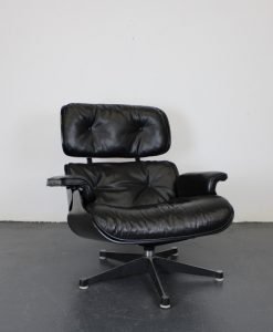 Vitra Eames Lounge Chair, zwart essen, zwart leer