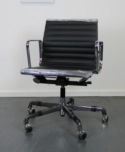 4 Vitra Eames EA 117, chroom, leer, Nero