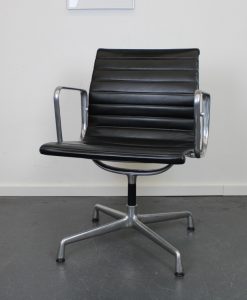4x Vitra Eames EA 108 stoel, Aluminium, zwart leer, gebruikt