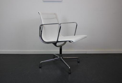 5 Vitra Eames EA 108 , aluminium, wit netweave