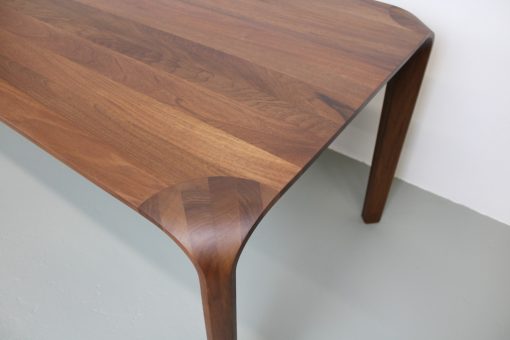 Artisan Flow tafel, Europees walnoot, 220/90/76 cm