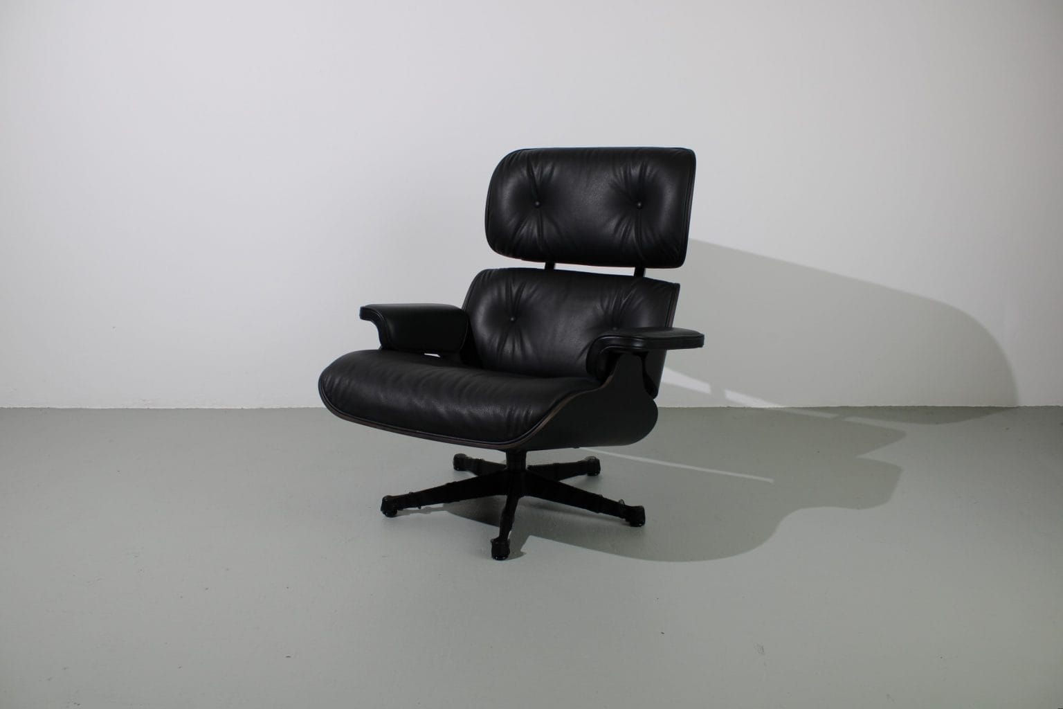 Vitra Eames Lounge Chair met Ottoman XL, All Black - Afbeelding 2