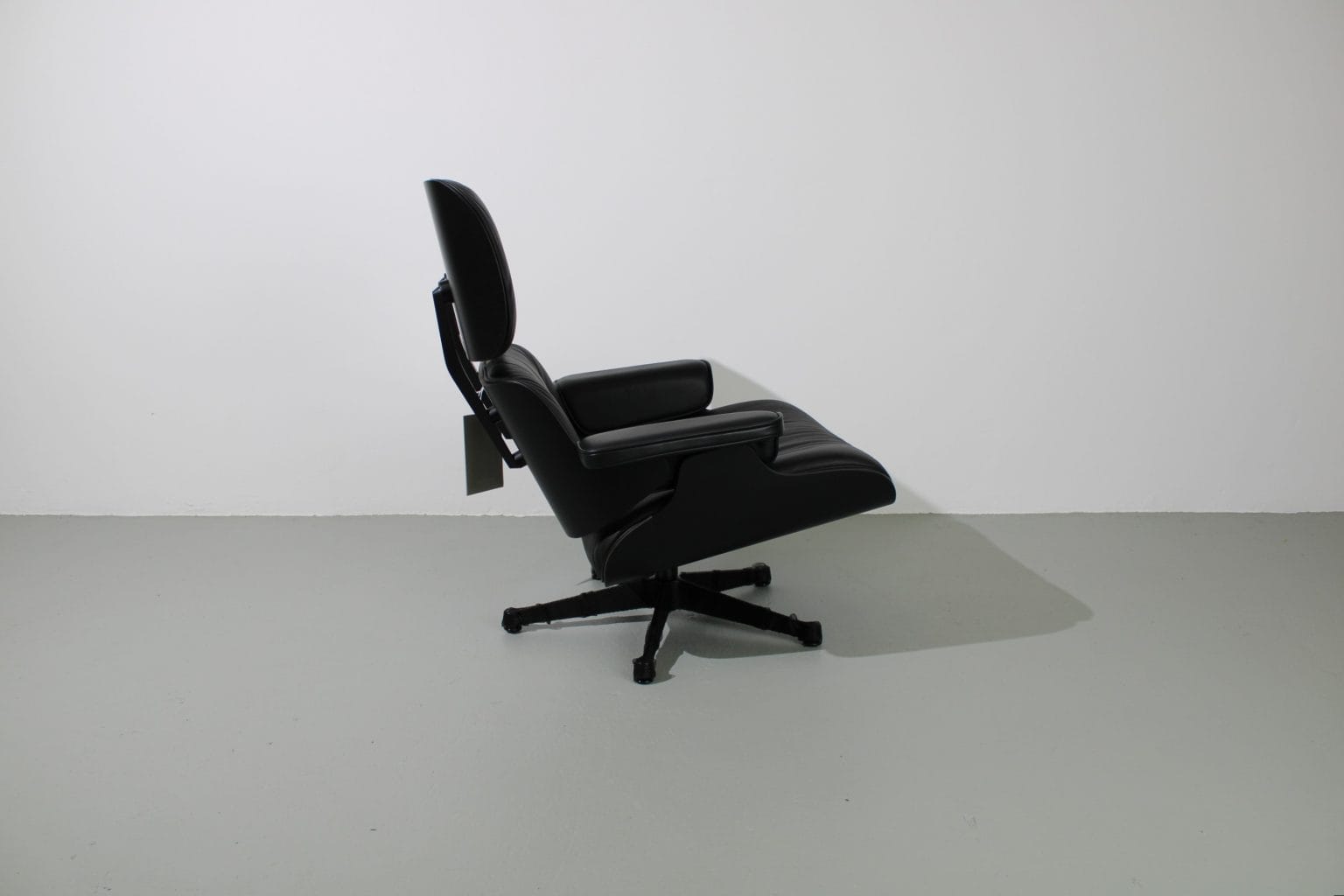 Vitra Eames Lounge Chair met Ottoman XL, All Black - Afbeelding 5