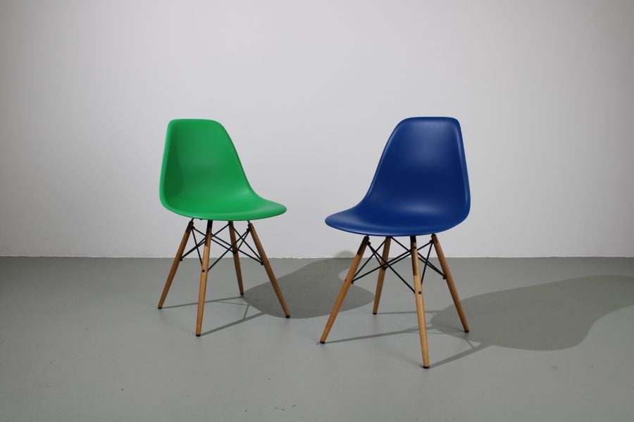 4 Vitra Eames DSW dinning chairs, houten onderstel