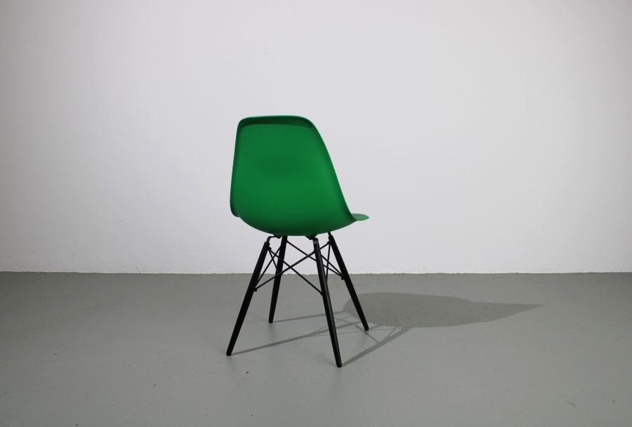 2 Vitra Eames DSW dinning chairs, zwart onderstel - Afbeelding 3