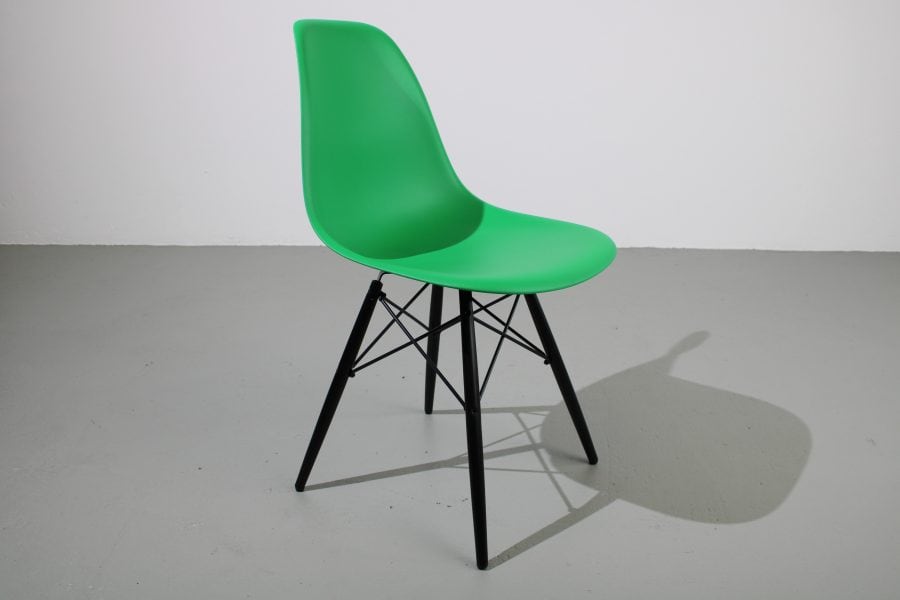 2 Vitra Eames DSW dinning chairs, zwart onderstel - Afbeelding 4