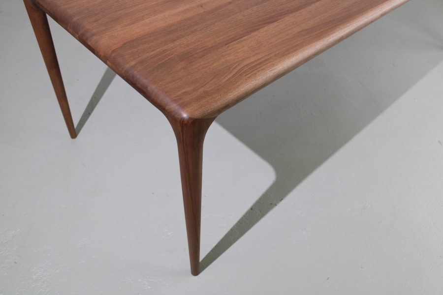 Artisan Latus tafel, Europees walnoot