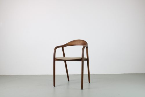 Artisan Neva stoelen, Europees walnoot, Sand leer