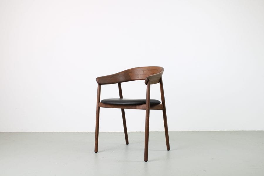 Artisan Insan-Janu, Europees walnoot, zwart leer