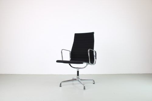 Vitra Eames EA 112 stoelen, Chroom, zwart hopsak
