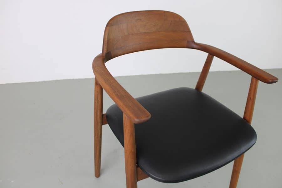 Artisan Kaalund stoel, Europees walnoot, zwart leer - Afbeelding 6