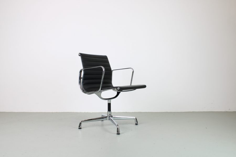 Vitra Eames EA 108 stoel, Chroom, zwart leer, Als nieuw - Afbeelding 4