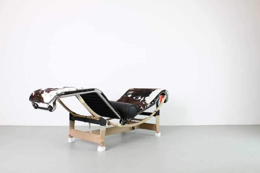 Cassina LC4 chaise longue, Pony - Afbeelding 2