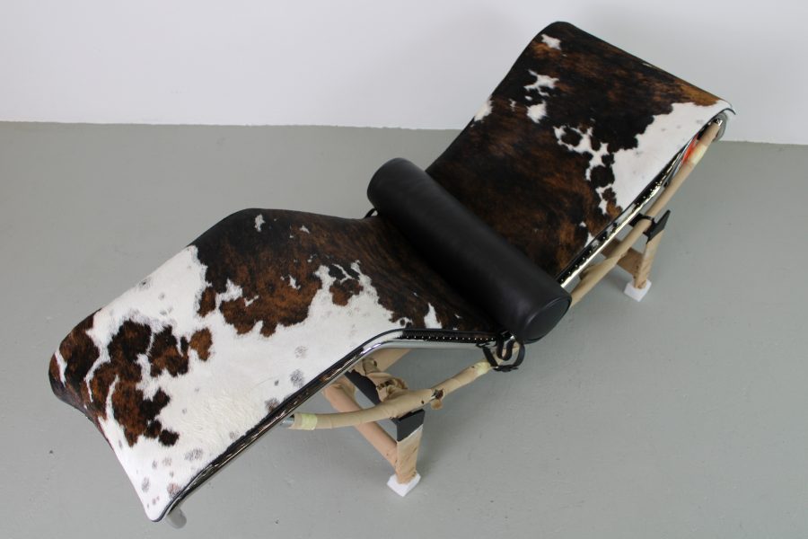 Cassina LC4 chaise longue, Pony - Afbeelding 3