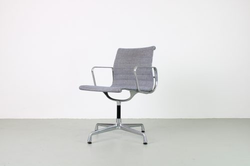 2x Vitra EA 104, aluminium, wit/blauw hopsak