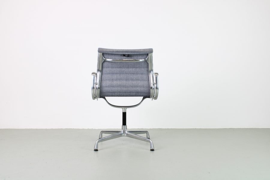 2x Vitra EA 104, aluminium, wit/blauw hopsak - Afbeelding 3