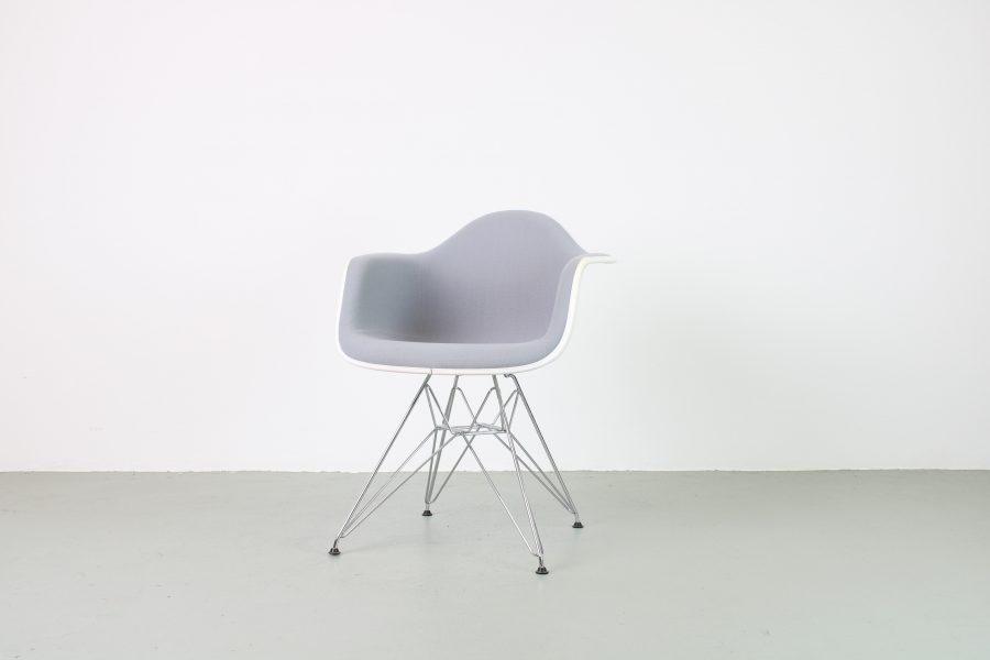 6x Vitra Eames DAR dining chairs, wit