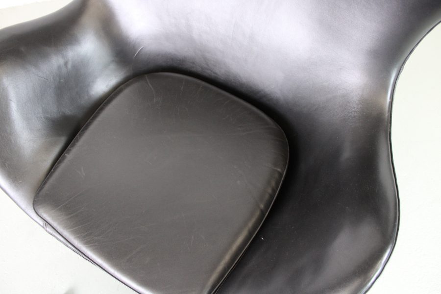 Fritz Hansen Egg chair + ottoman, zwart - Afbeelding 6