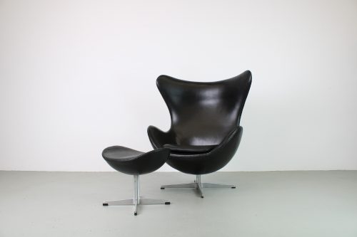 Fritz Hansen Egg chair + ottoman, zwart