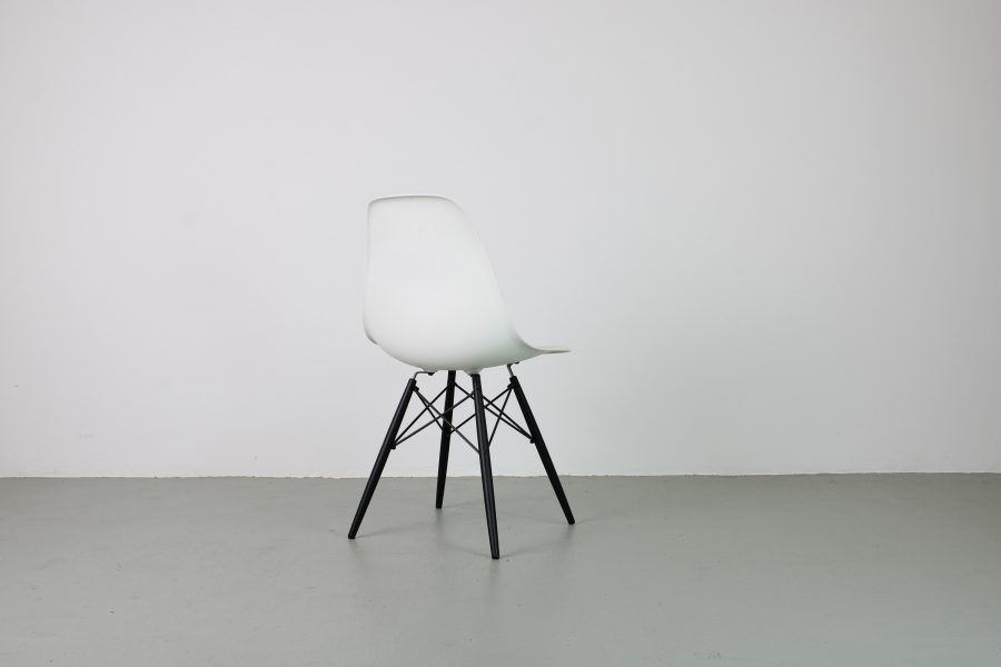 Vitra Eames DSW dinning chair, wit-zwart - Afbeelding 3