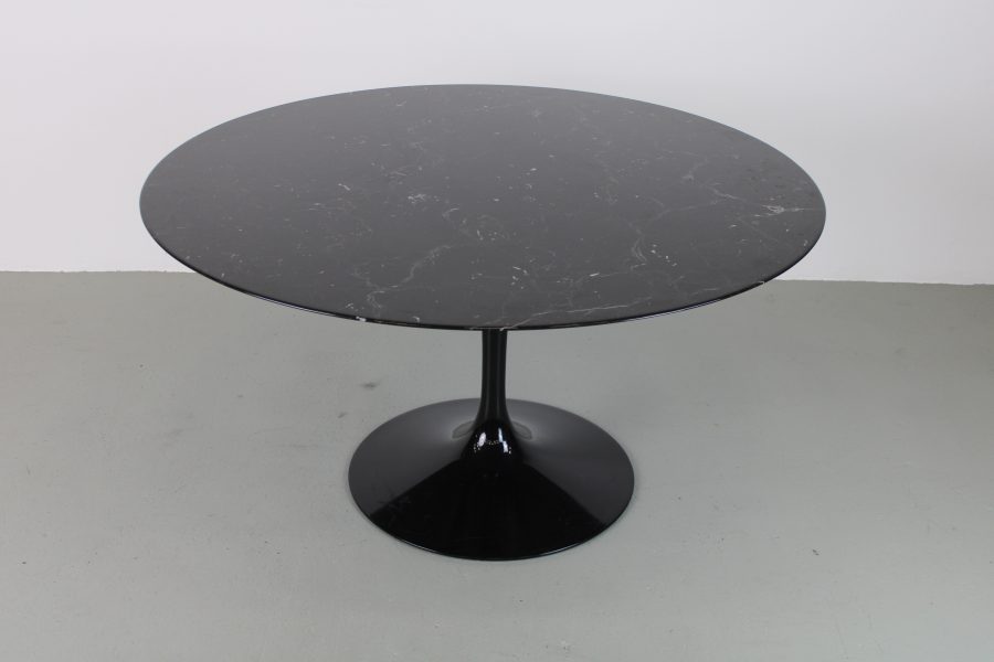 Knoll Saarinen Tulip eettafel nero marquina, zwart onderstel - Afbeelding 2