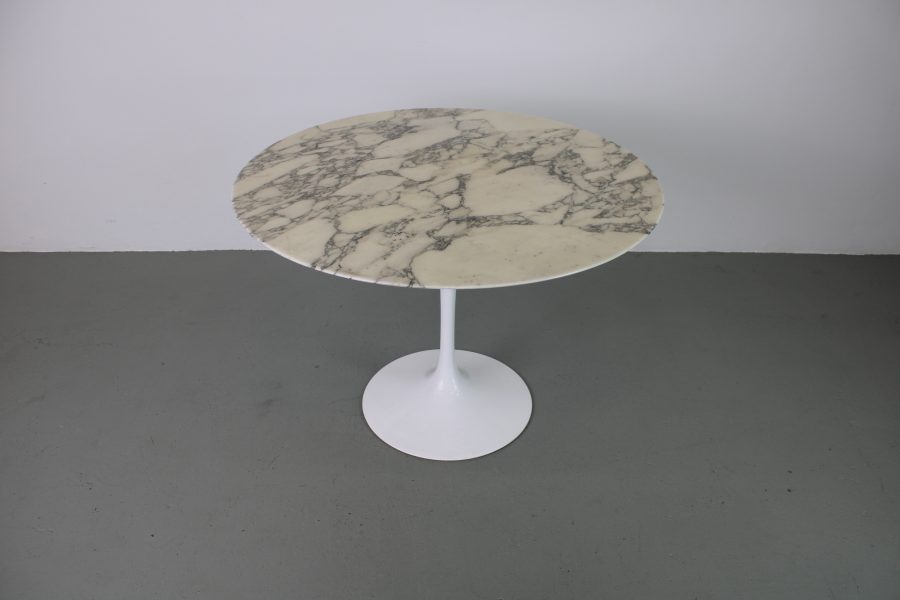 Knoll Saarinen Tulip eettafel Arabescato, wit onderstel - Afbeelding 2