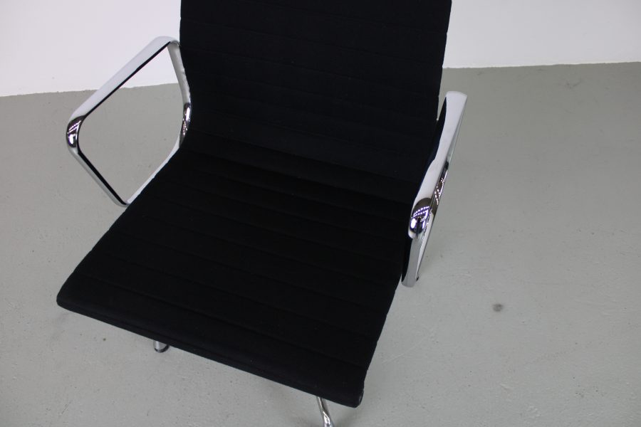 Vitra Eames EA 108 stoelen, chroom, zwart hopsak - Afbeelding 7