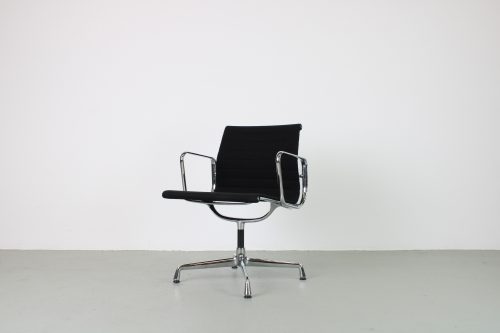 Vitra Eames EA 108 stoelen, chroom, zwart hopsak