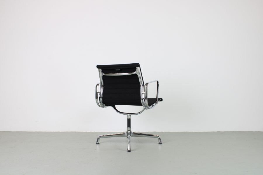 Vitra Eames EA 108 stoelen, chroom, zwart hopsak - Afbeelding 3