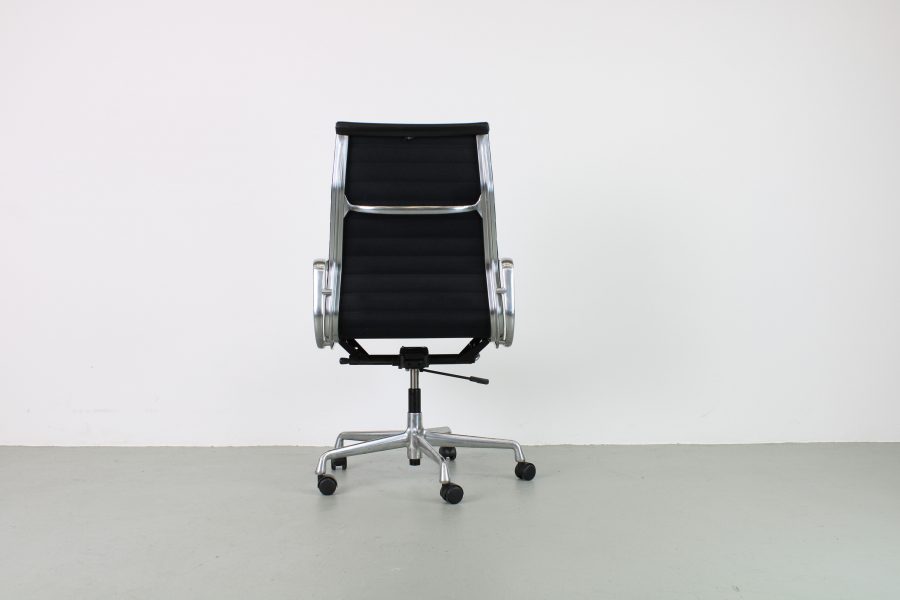Vitra Eames EA 119 bureaustoel, zwart leer, aluminium - Afbeelding 3