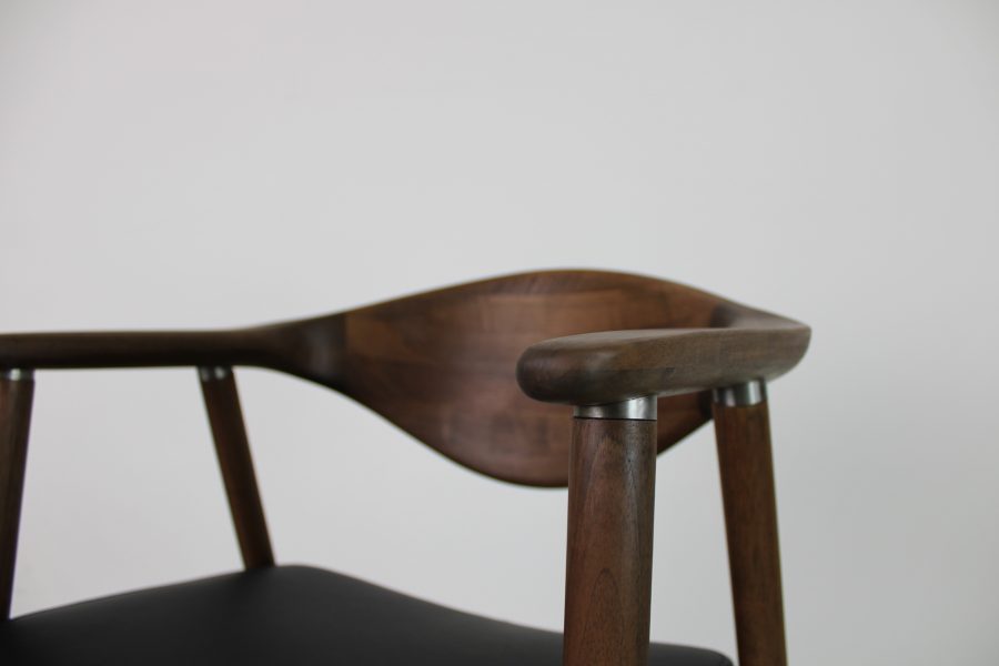 Artisan Naru stoel, Europees walnoot, zwart leer - Afbeelding 6
