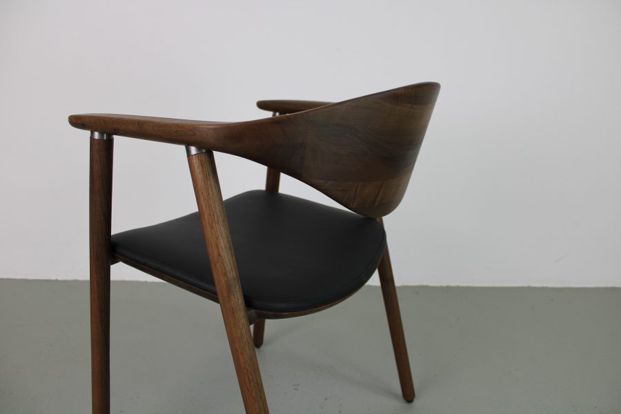 Artisan Naru stoel, Europees walnoot, zwart leer - Afbeelding 5