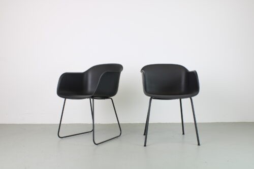 Set van 4 Muuto Fiber stoelen, zwart en dusty green