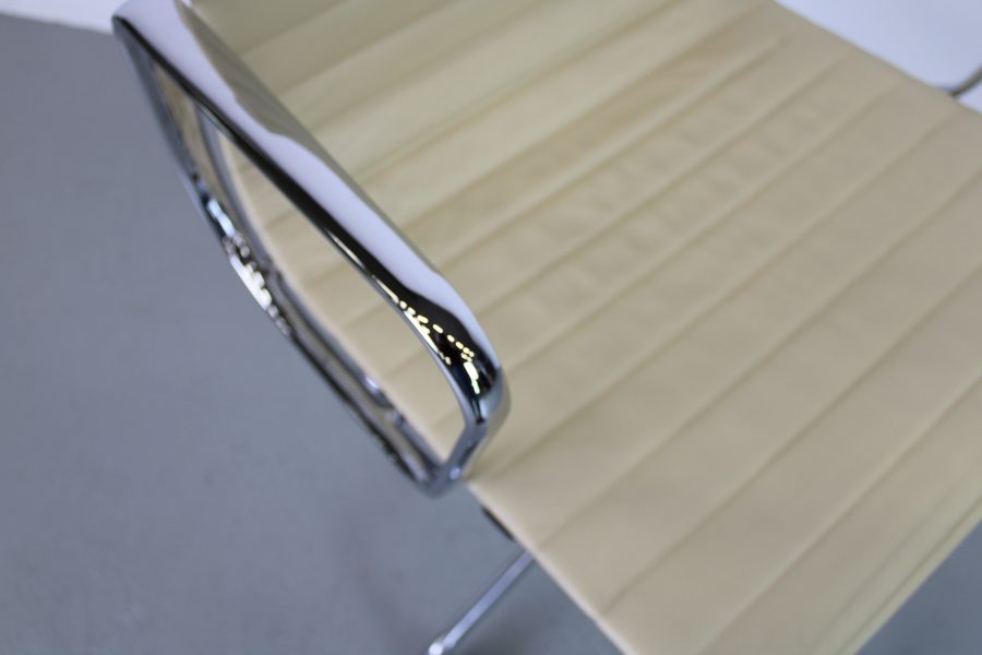 Vitra Eames EA 117, Chroom, Sand - Afbeelding 5