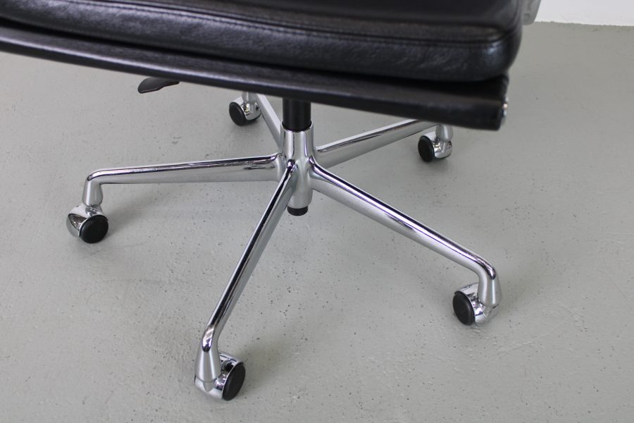Vitra EA 217 Softpad bureaustoelen, zwart leer, Chroom - Afbeelding 10