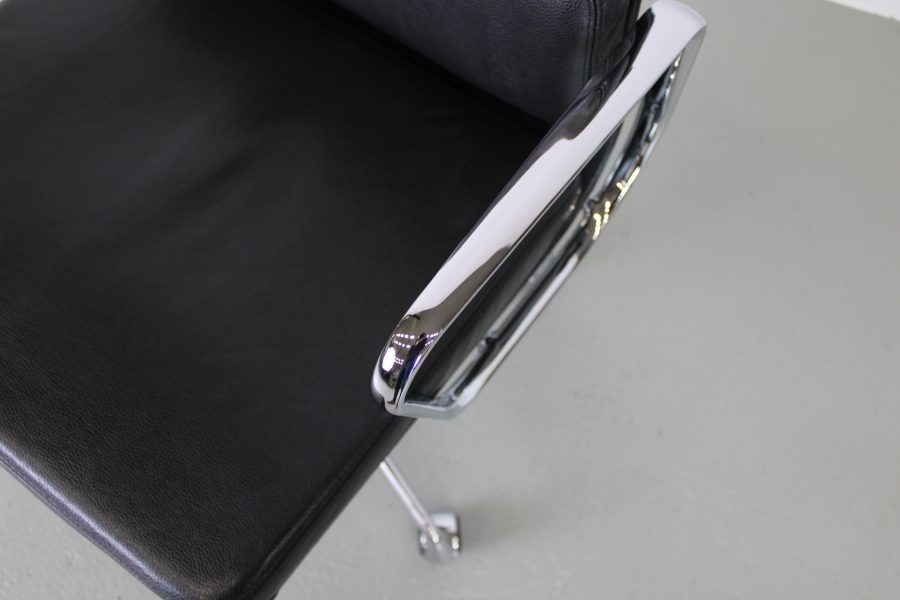 Vitra EA 217 Softpad bureaustoelen, zwart leer, Chroom - Afbeelding 8