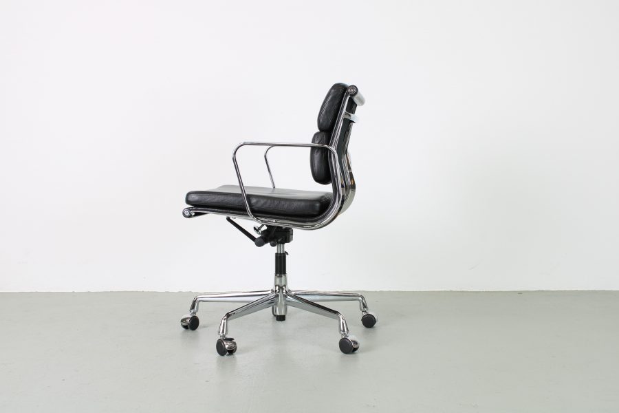 Vitra EA 217 Softpad bureaustoelen, zwart leer, Chroom - Afbeelding 2