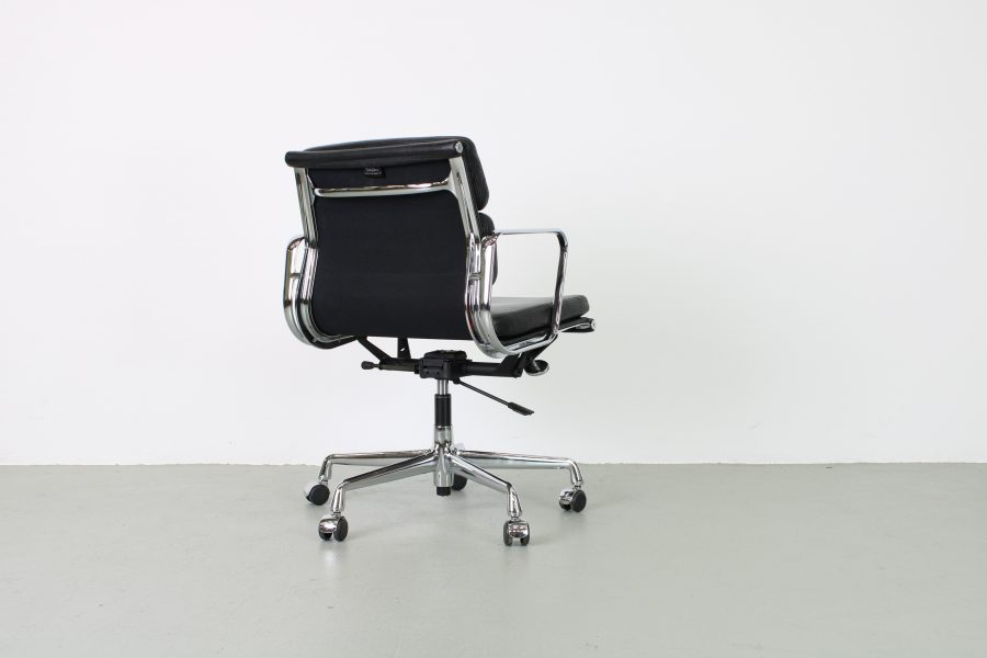 Vitra EA 217 Softpad bureaustoelen, zwart leer, Chroom - Afbeelding 3