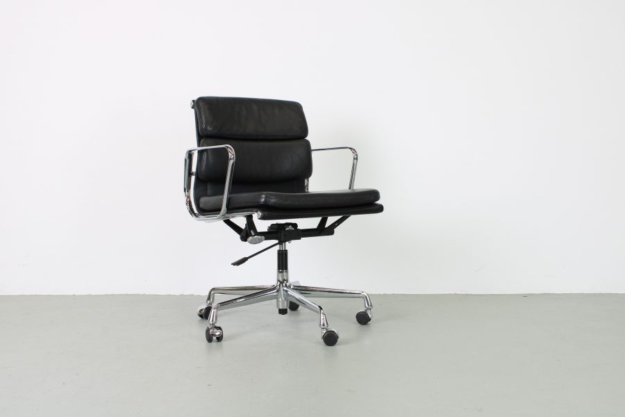 Vitra EA 217 Softpad bureaustoelen, zwart leer, Chroom - Afbeelding 4