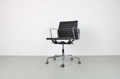 Vitra Eames EA 117 bureaustoelen, Chroom, zwart leer