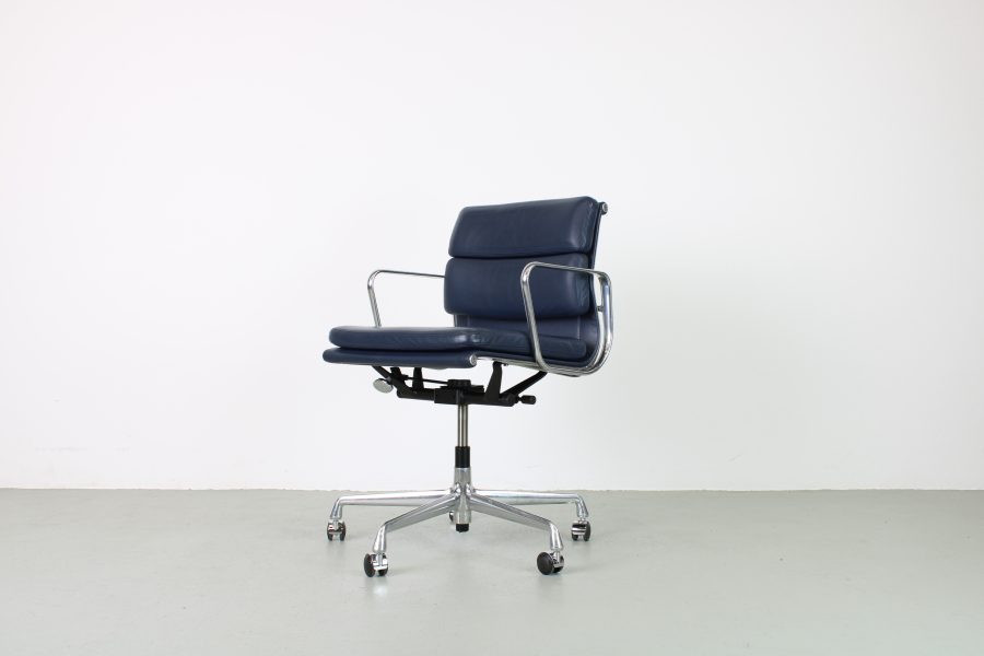Vitra EA 217 Softpad bureaustoelen, blauw, aluminium