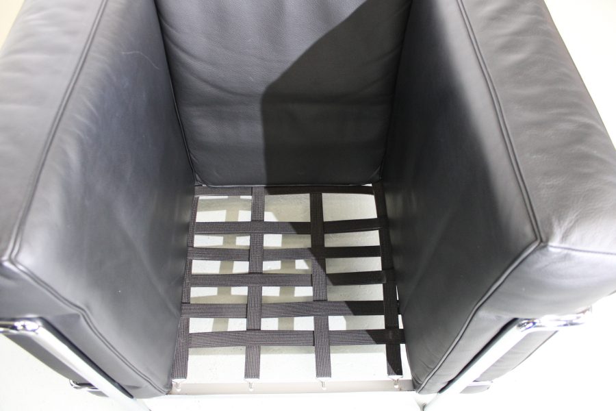 2 Cassina LC 2 fauteuils, zwart leer, gebruikt - Afbeelding 4