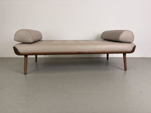 Artisan Thor Daybed, Europees walnoot