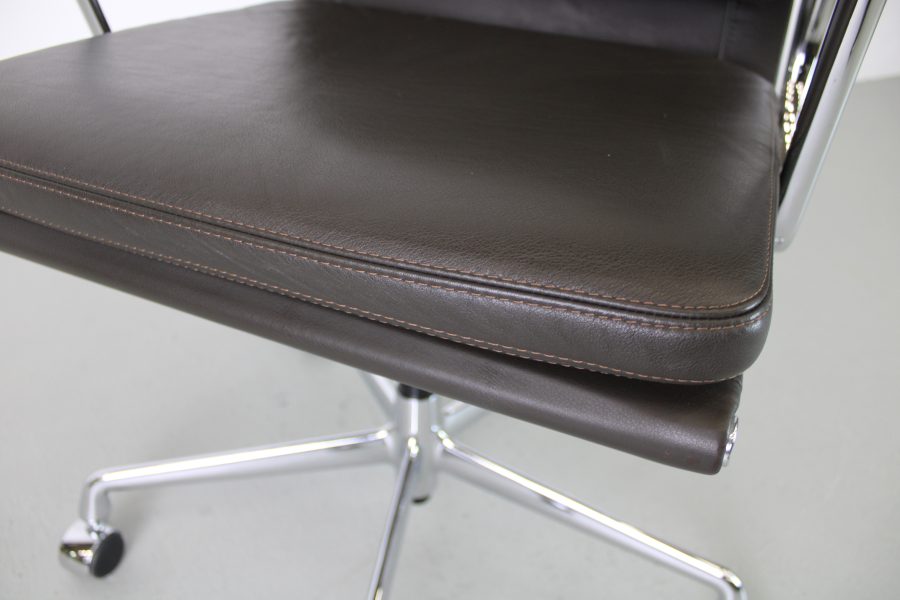 Vitra EA 217 Softpad , Premium leer Brown, Chroom, 2022 - Afbeelding 6