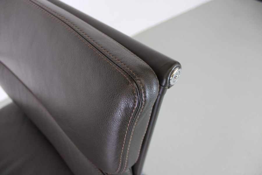 Vitra EA 217 Softpad , Premium leer Brown, Chroom, 2022 - Afbeelding 7