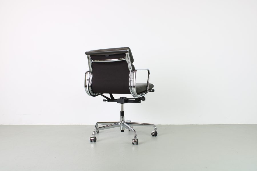 Vitra EA 217 Softpad , Premium leer Brown, Chroom, 2022 - Afbeelding 2
