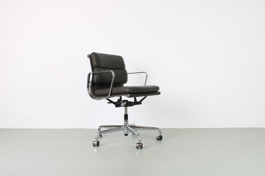 Vitra EA 217 Softpad , Premium leer Brown, Chroom, 2022